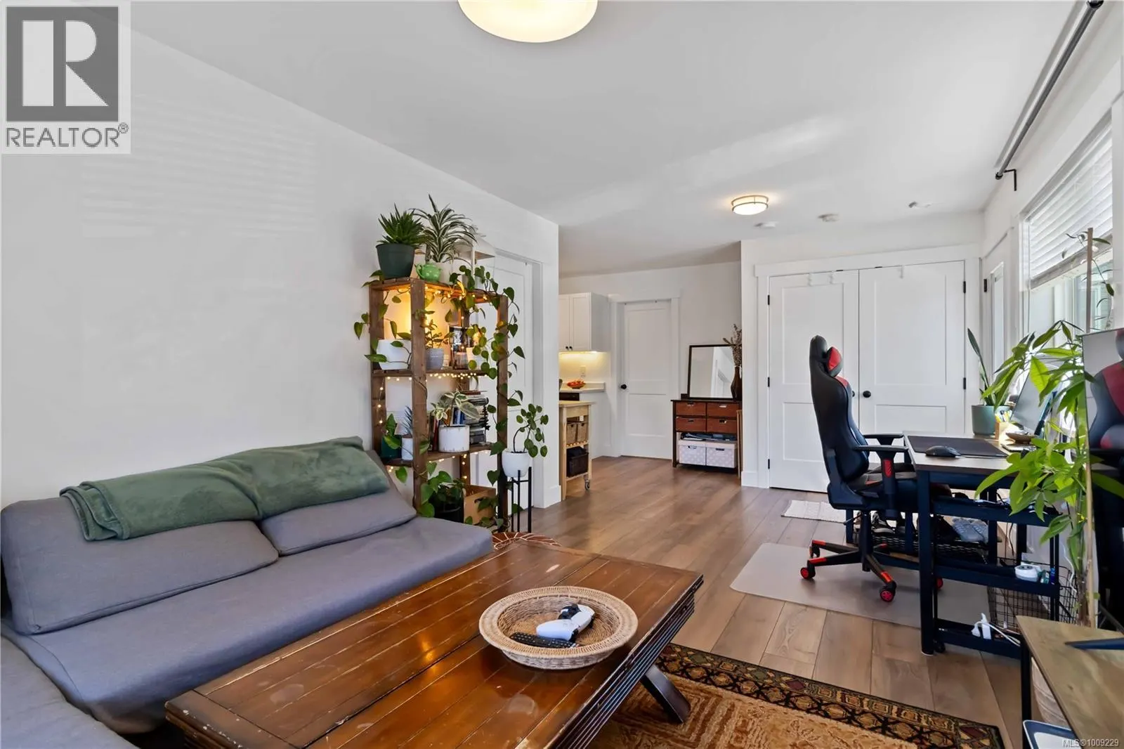 1126 Golden Spire Cres
