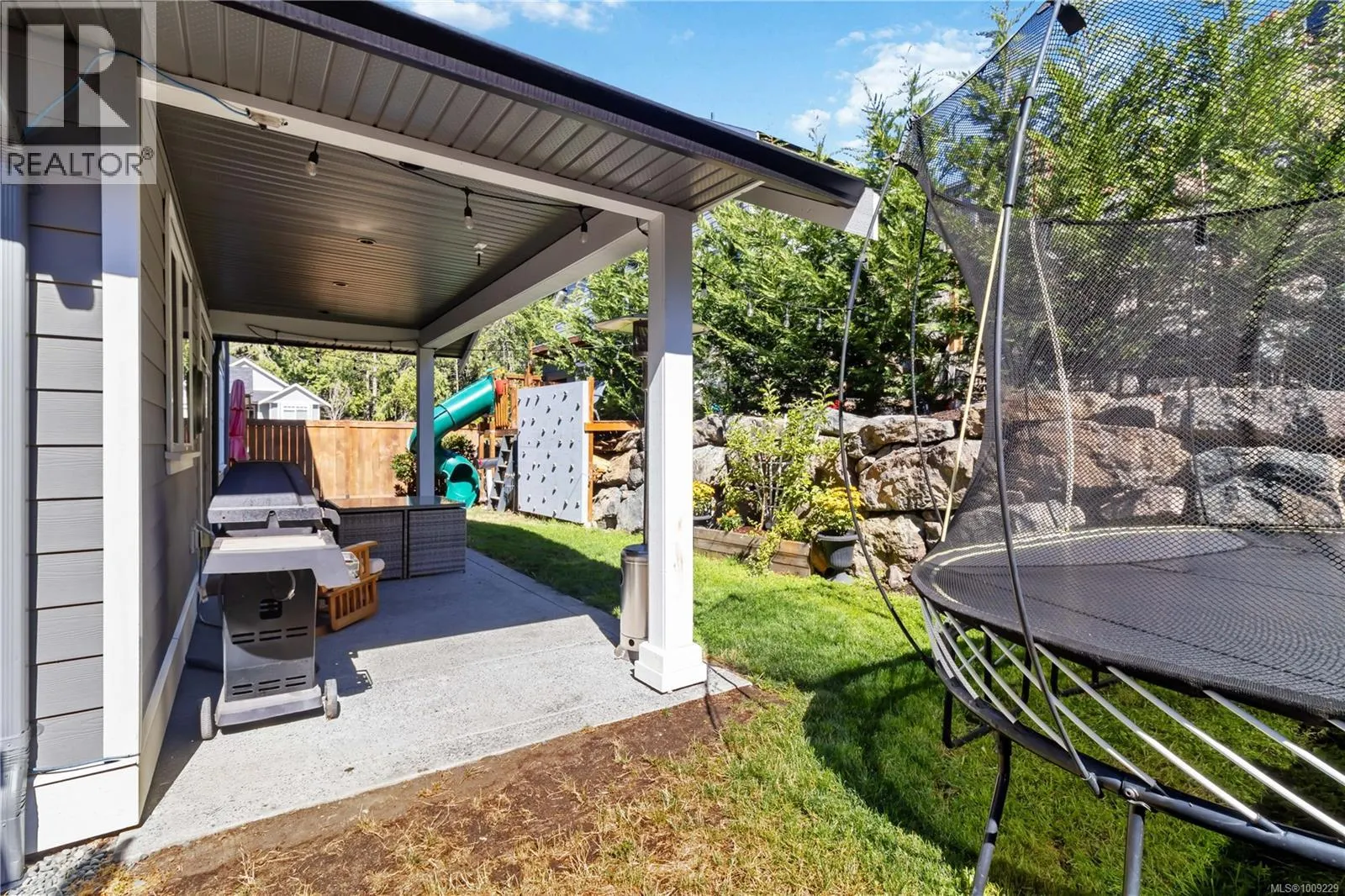 1126 Golden Spire Cres