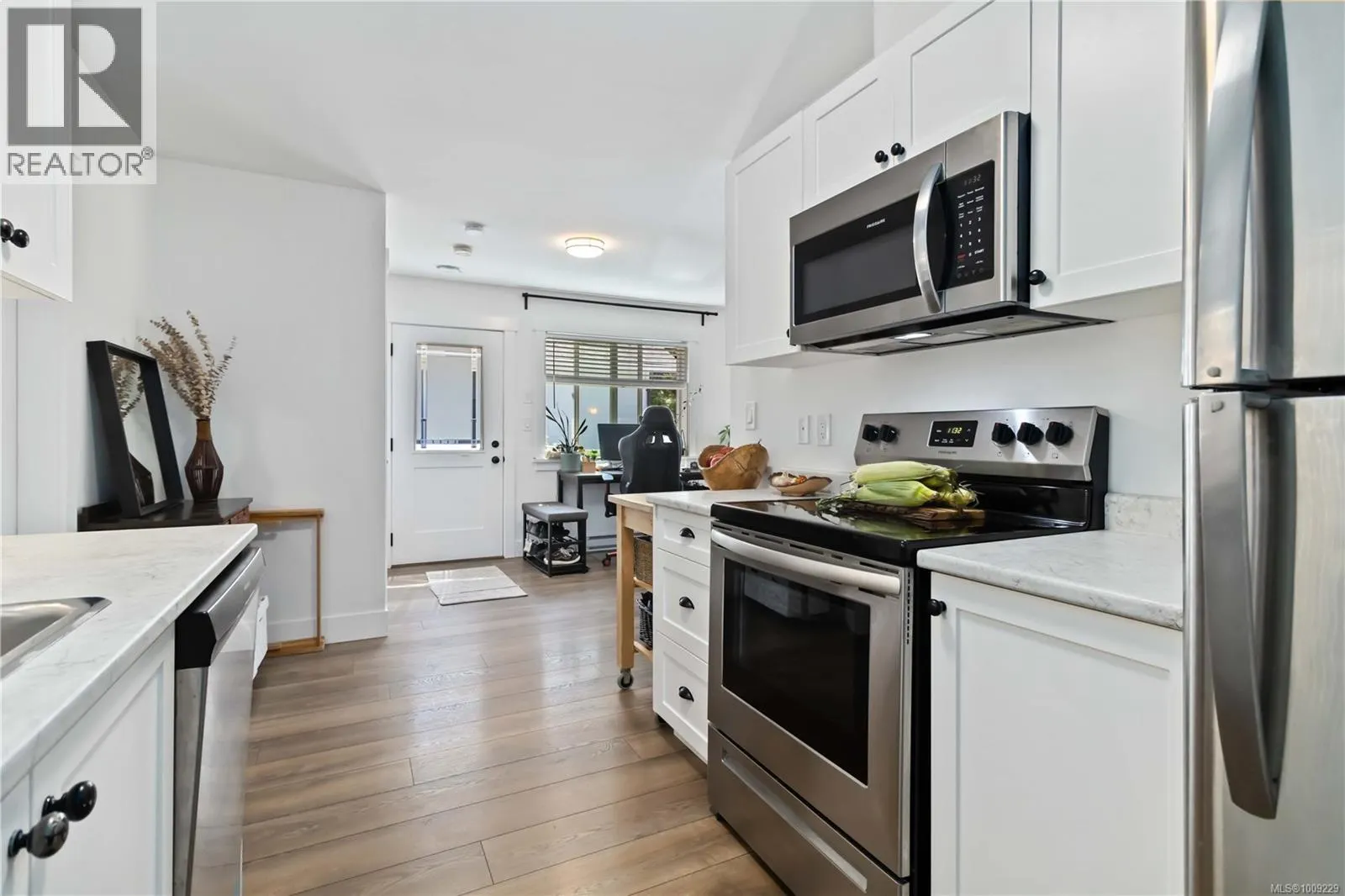 1126 Golden Spire Cres