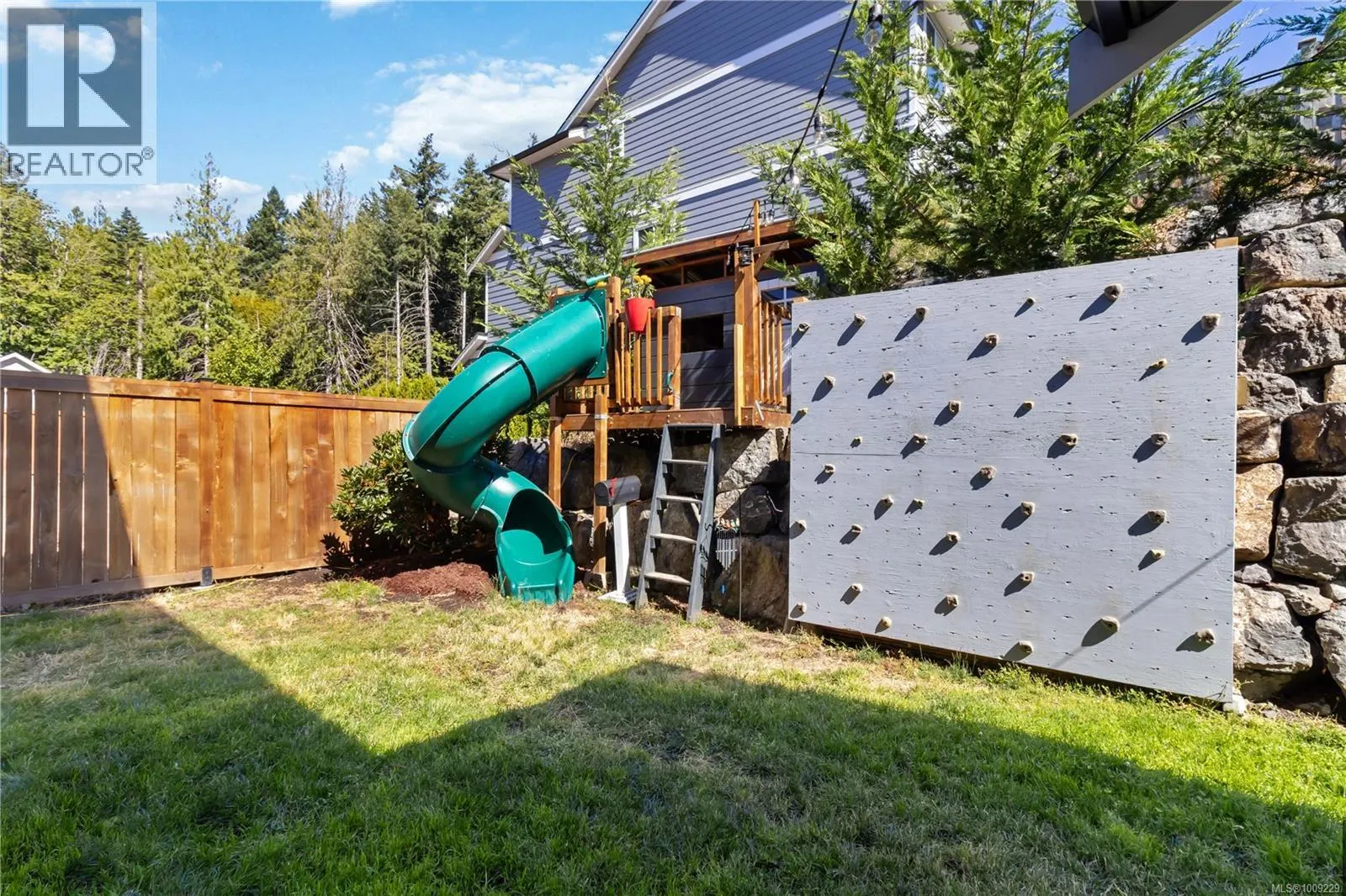 1126 Golden Spire Cres