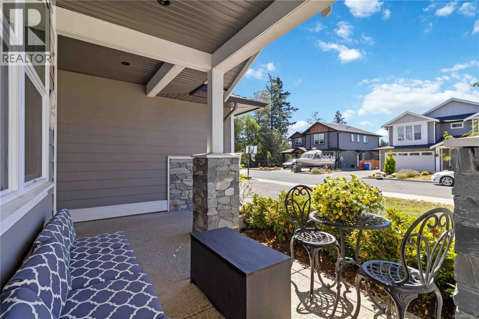 1126 Golden Spire Cres