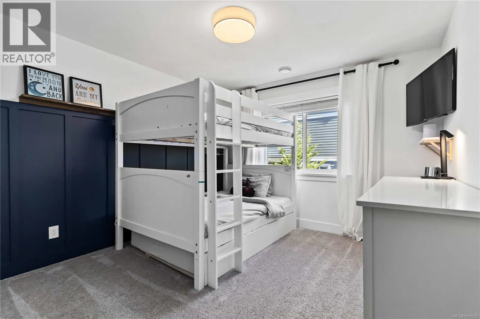 1126 Golden Spire Cres