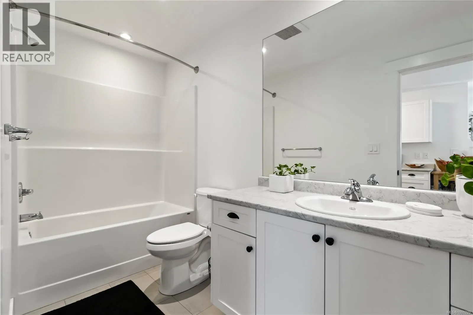 1126 Golden Spire Cres