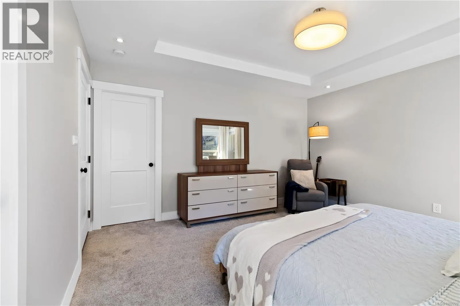 1126 Golden Spire Cres