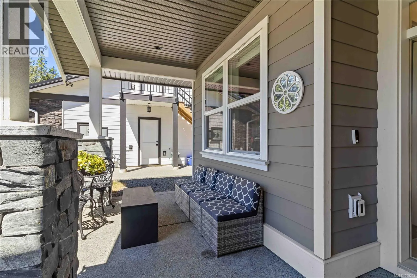1126 Golden Spire Cres