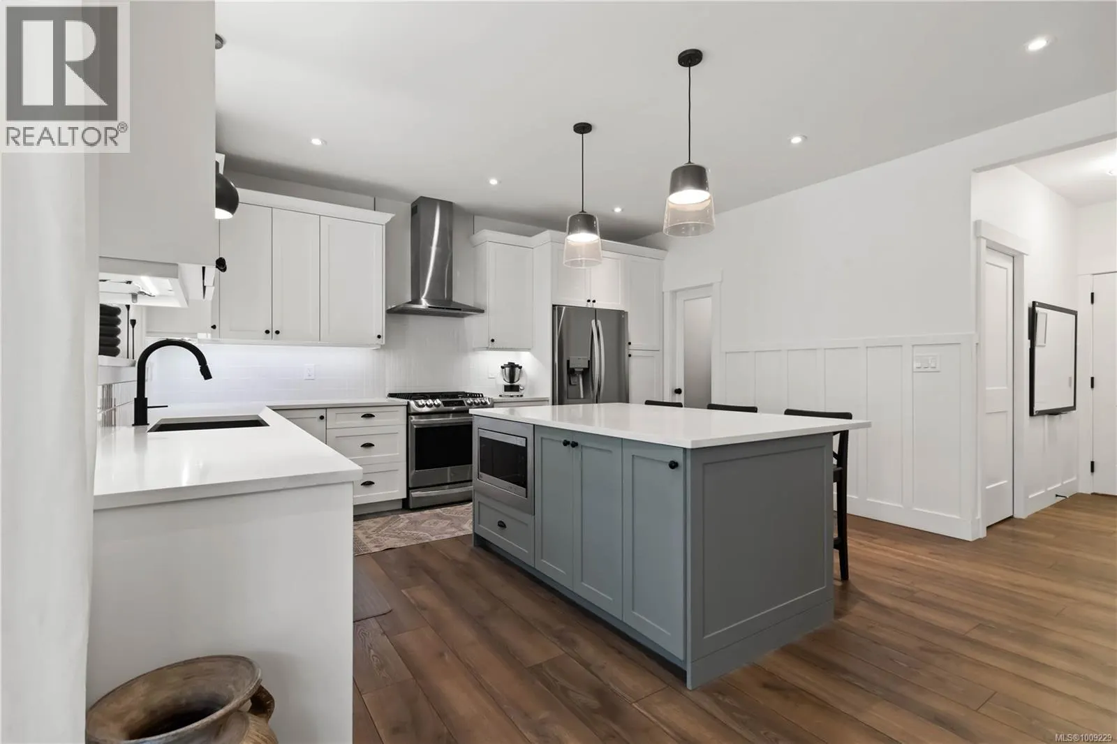 1126 Golden Spire Cres