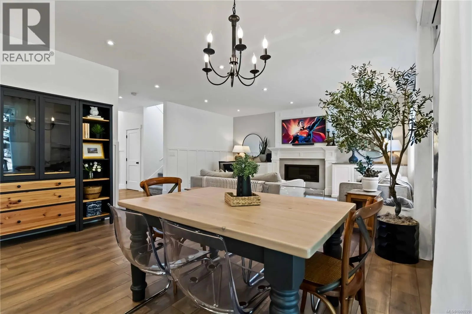 1126 Golden Spire Cres
