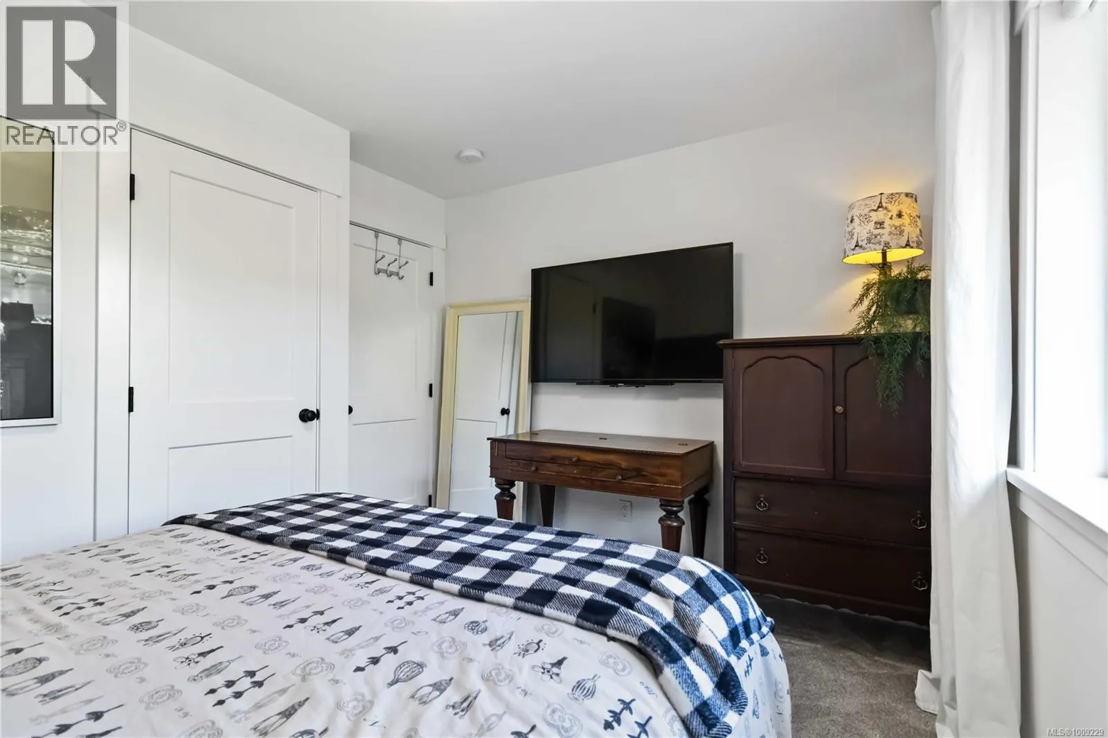 1126 Golden Spire Cres