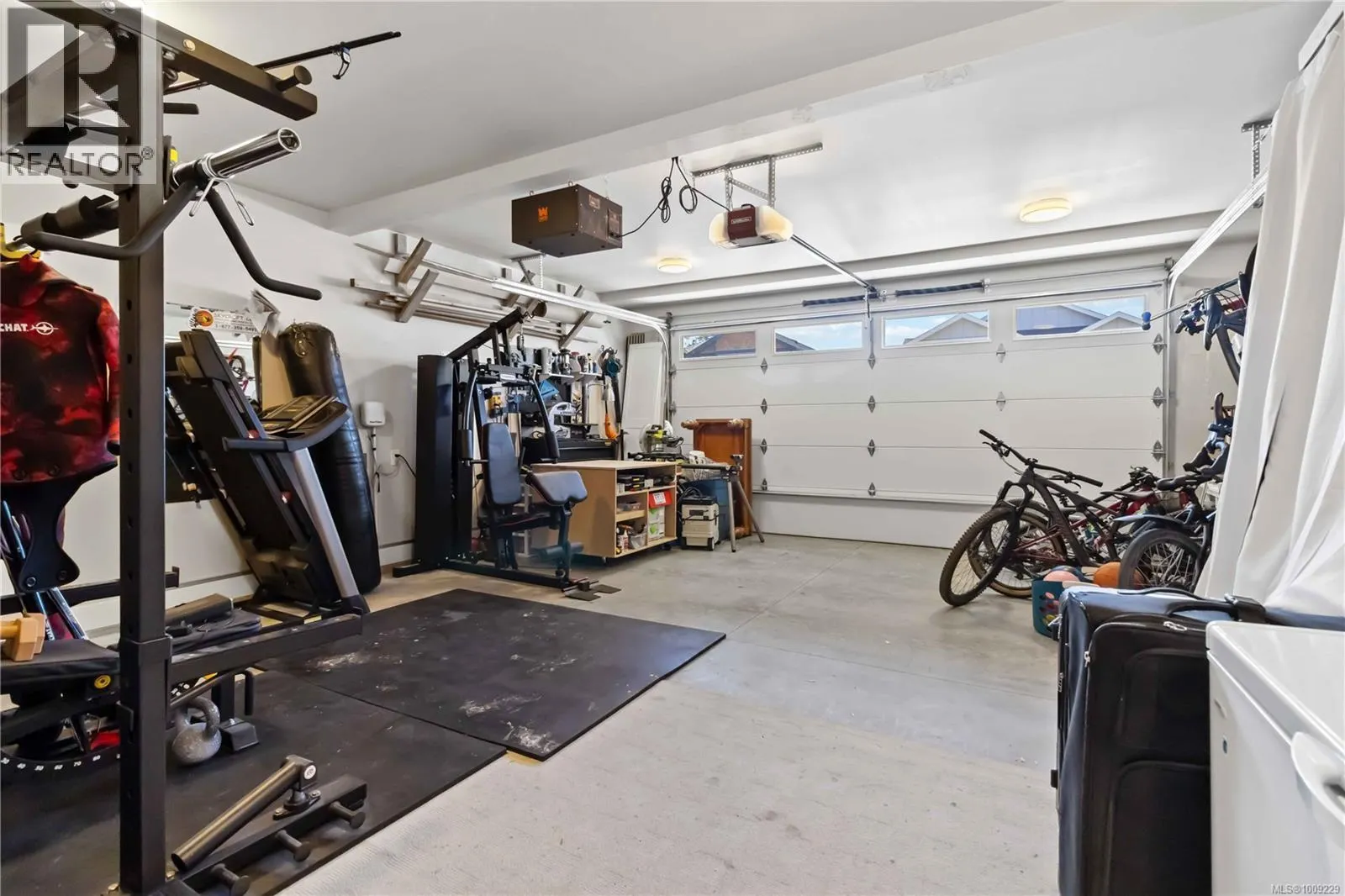 1126 Golden Spire Cres