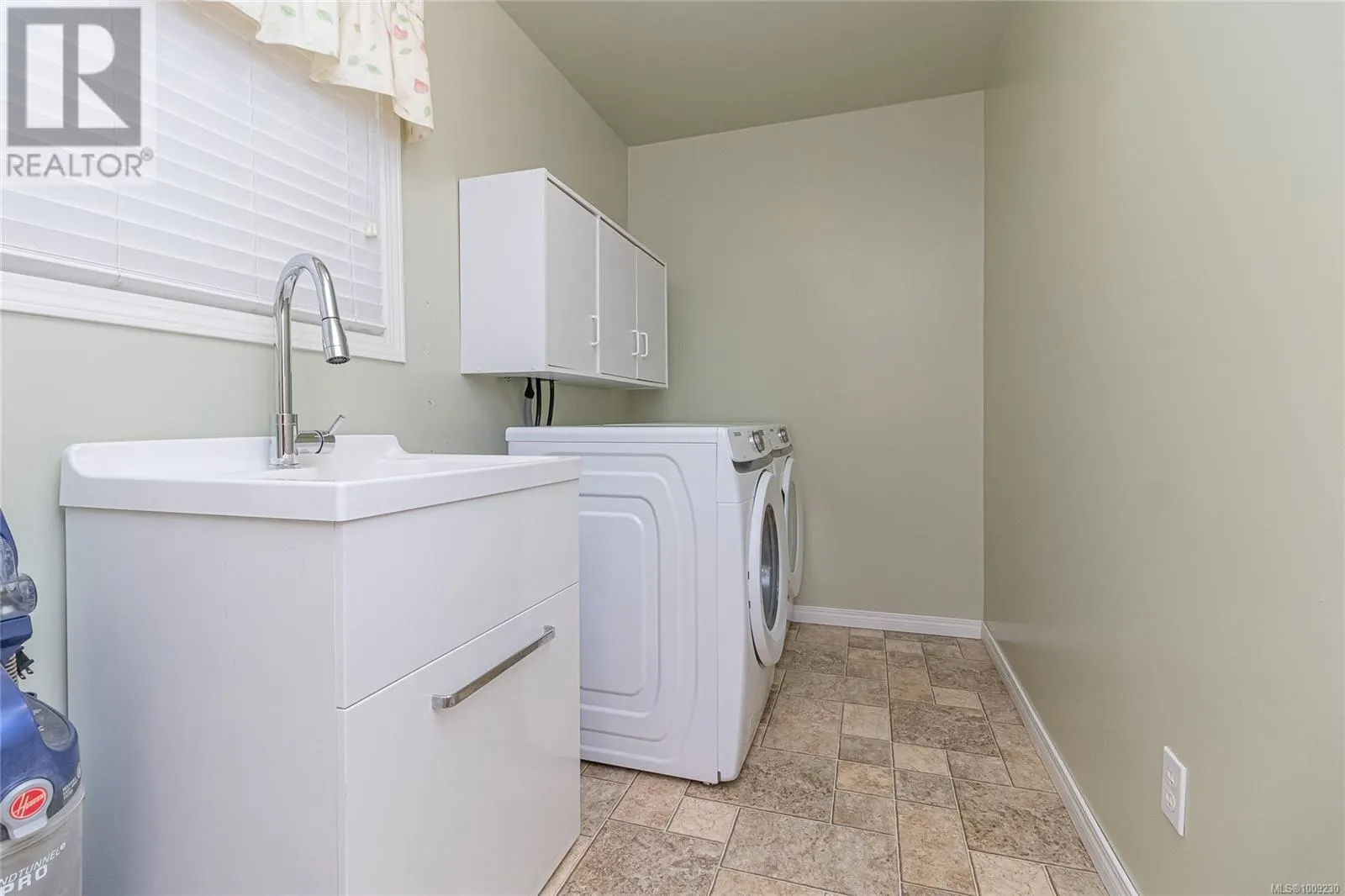 2270 Henlyn Dr