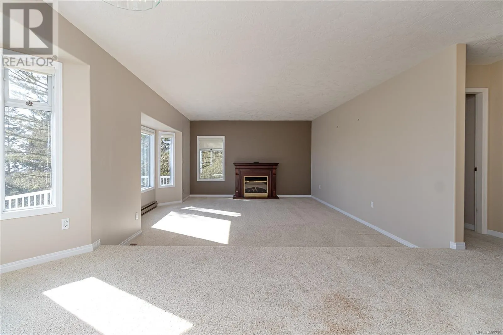 2270 Henlyn Dr