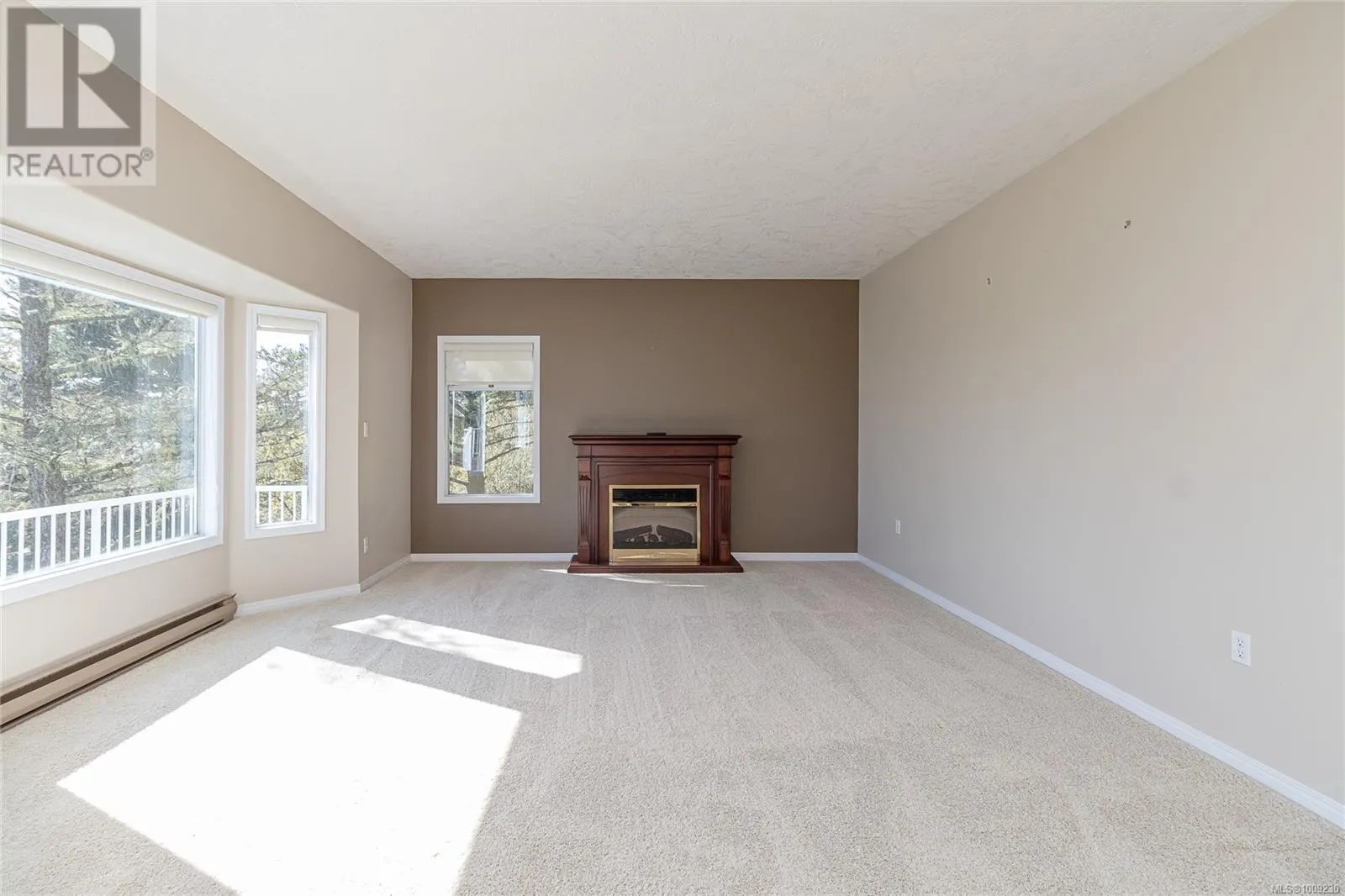 2270 Henlyn Dr