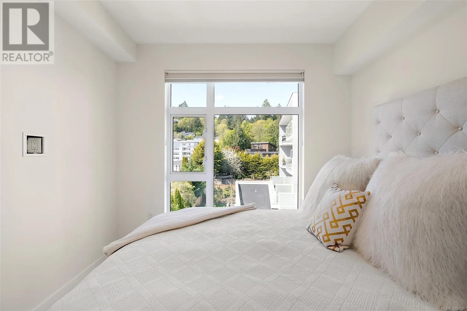 309 5120 Cordova Bay Rd