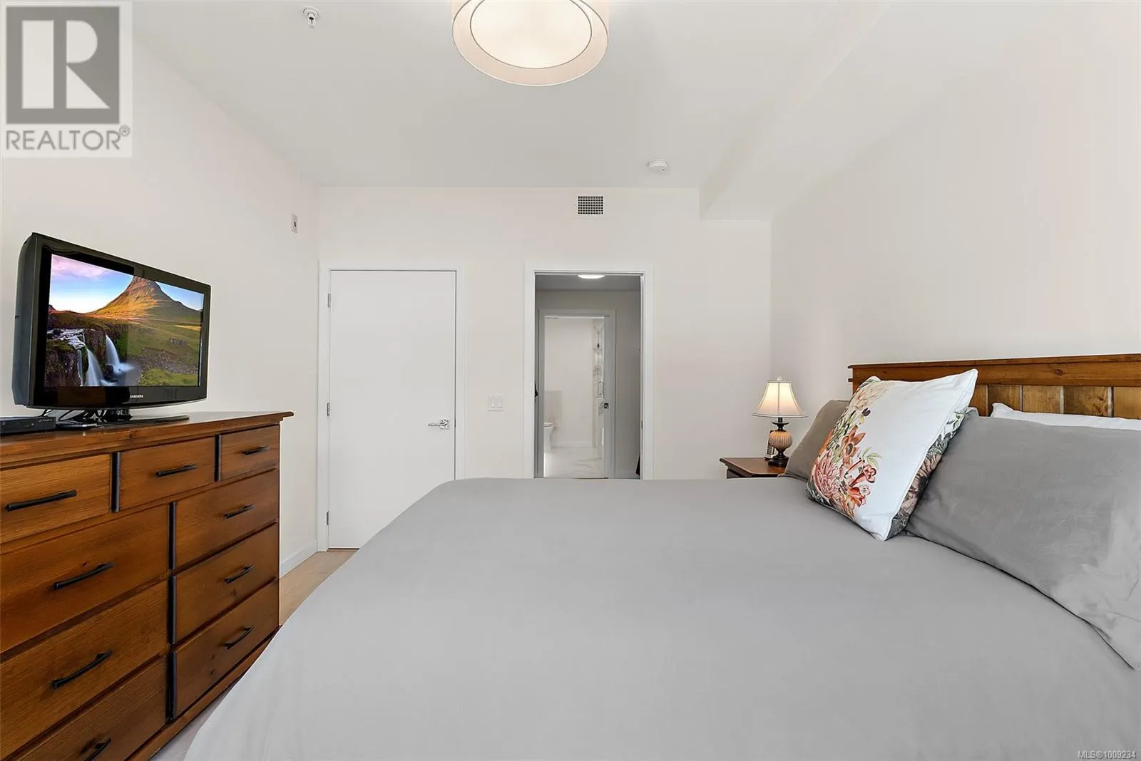 309 5120 Cordova Bay Rd