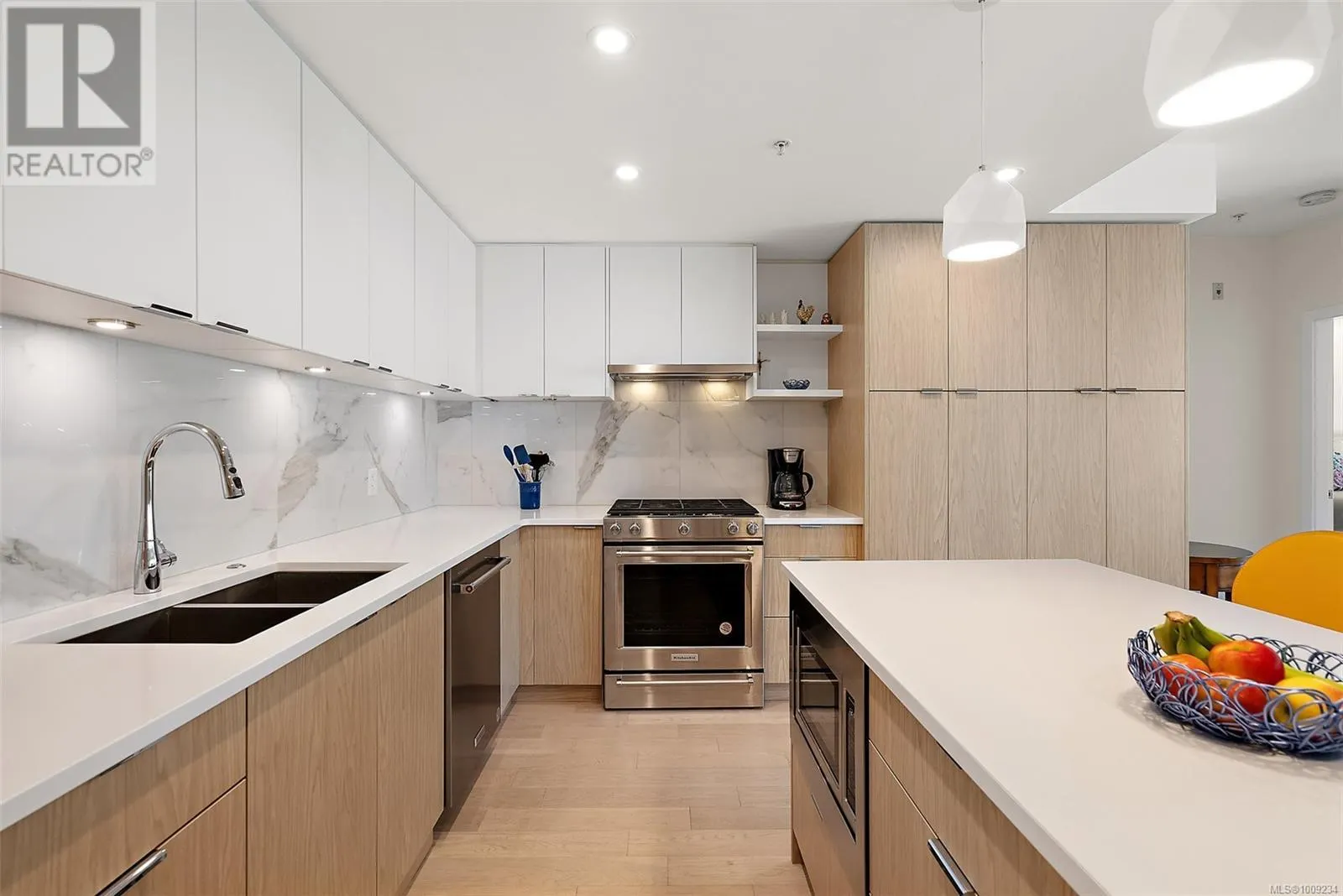 309 5120 Cordova Bay Rd