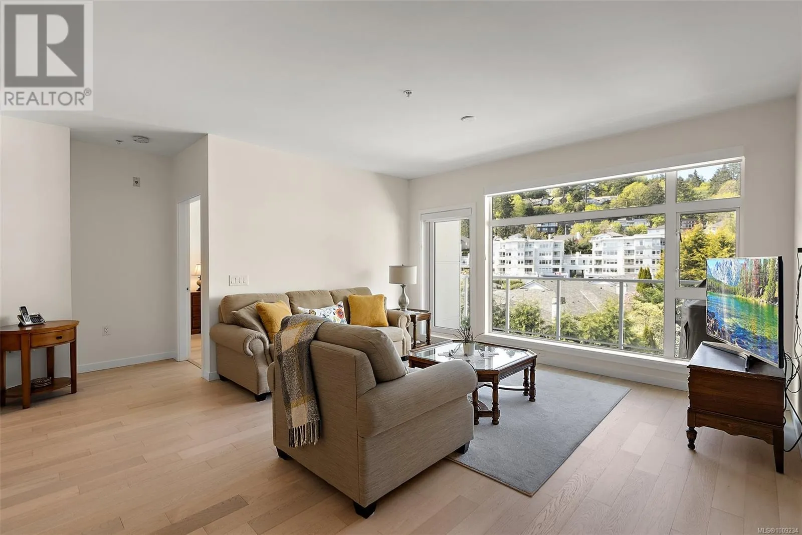 309 5120 Cordova Bay Rd