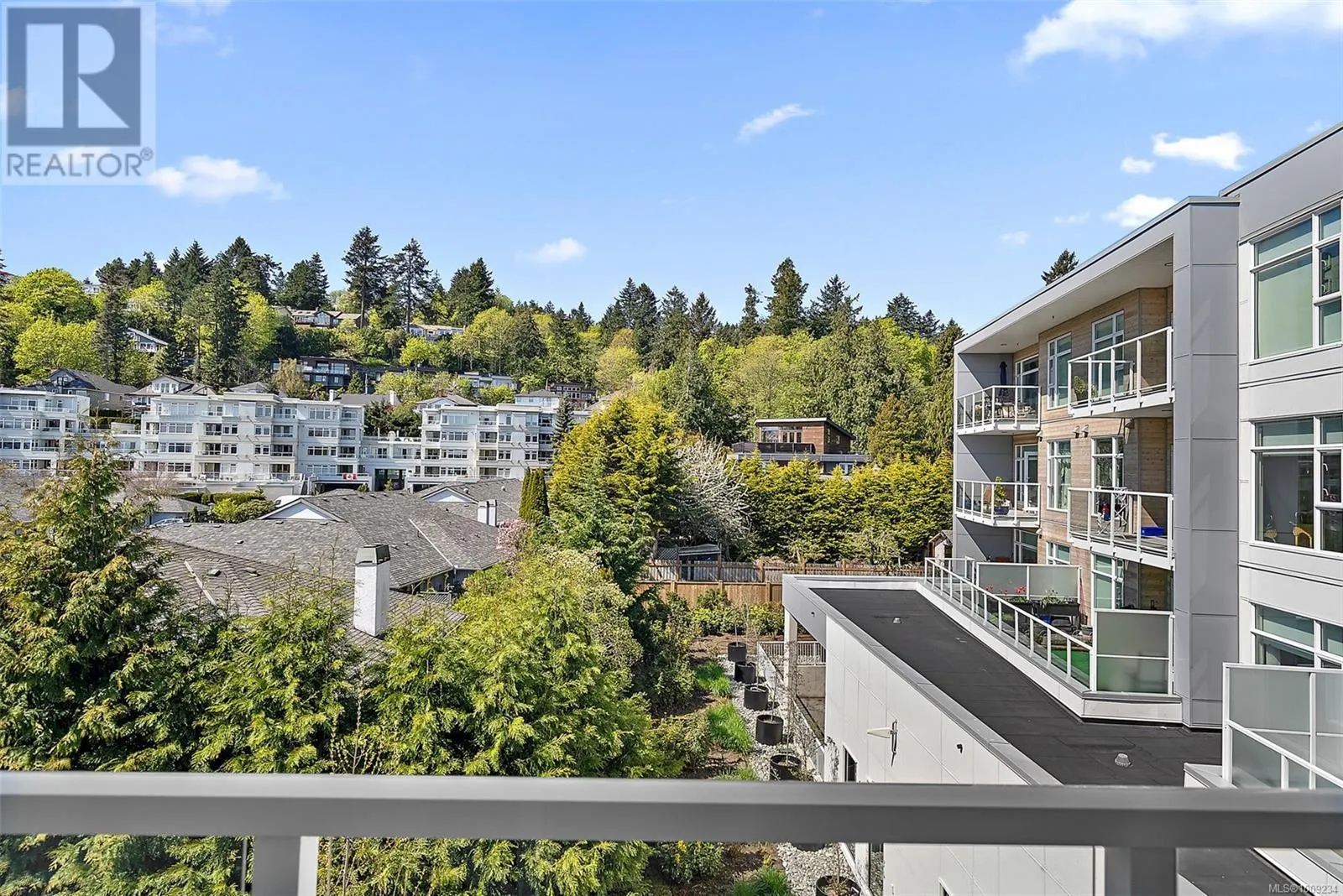 309 5120 Cordova Bay Rd