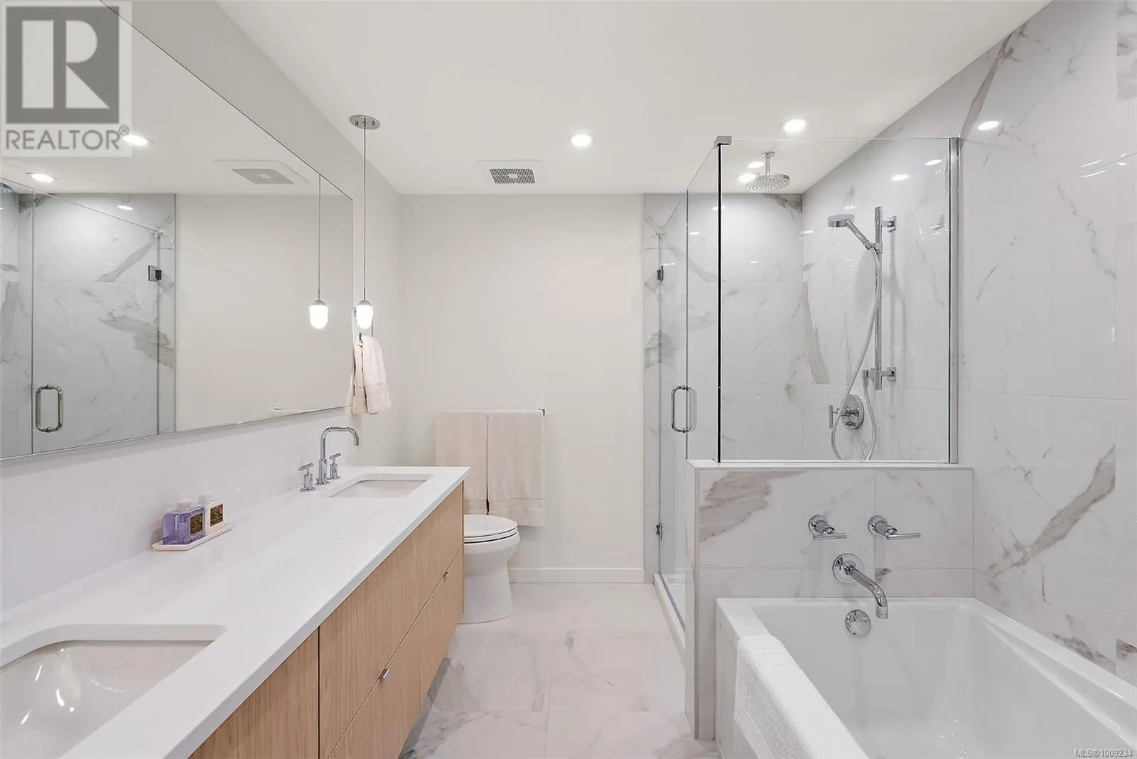 309 5120 Cordova Bay Rd