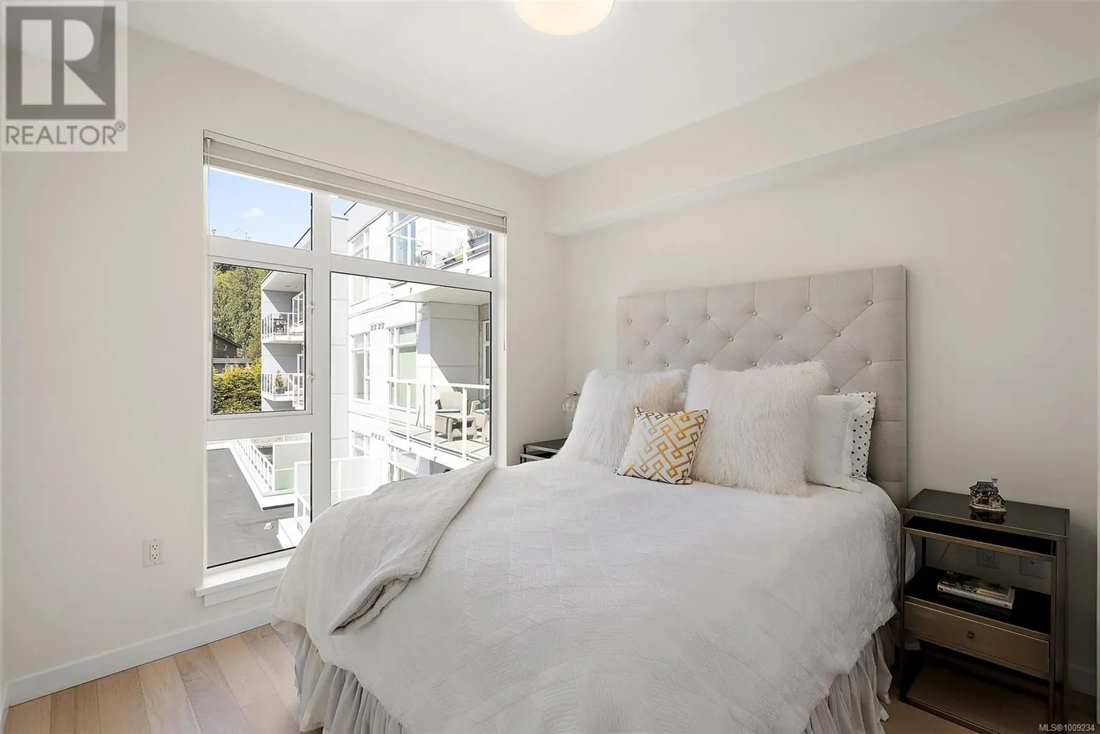309 5120 Cordova Bay Rd