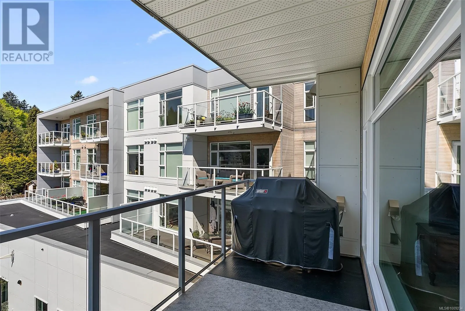 309 5120 Cordova Bay Rd