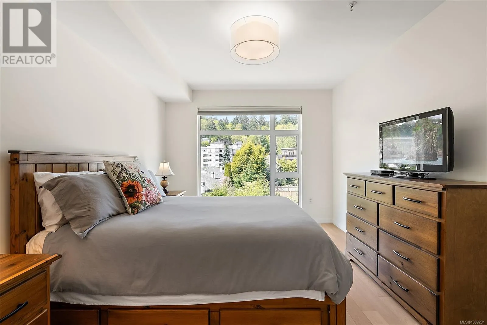 309 5120 Cordova Bay Rd