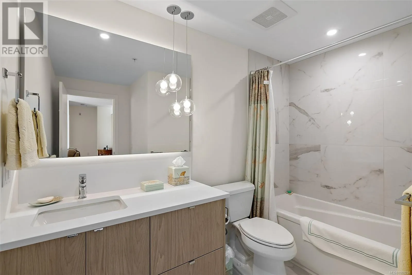 309 5120 Cordova Bay Rd