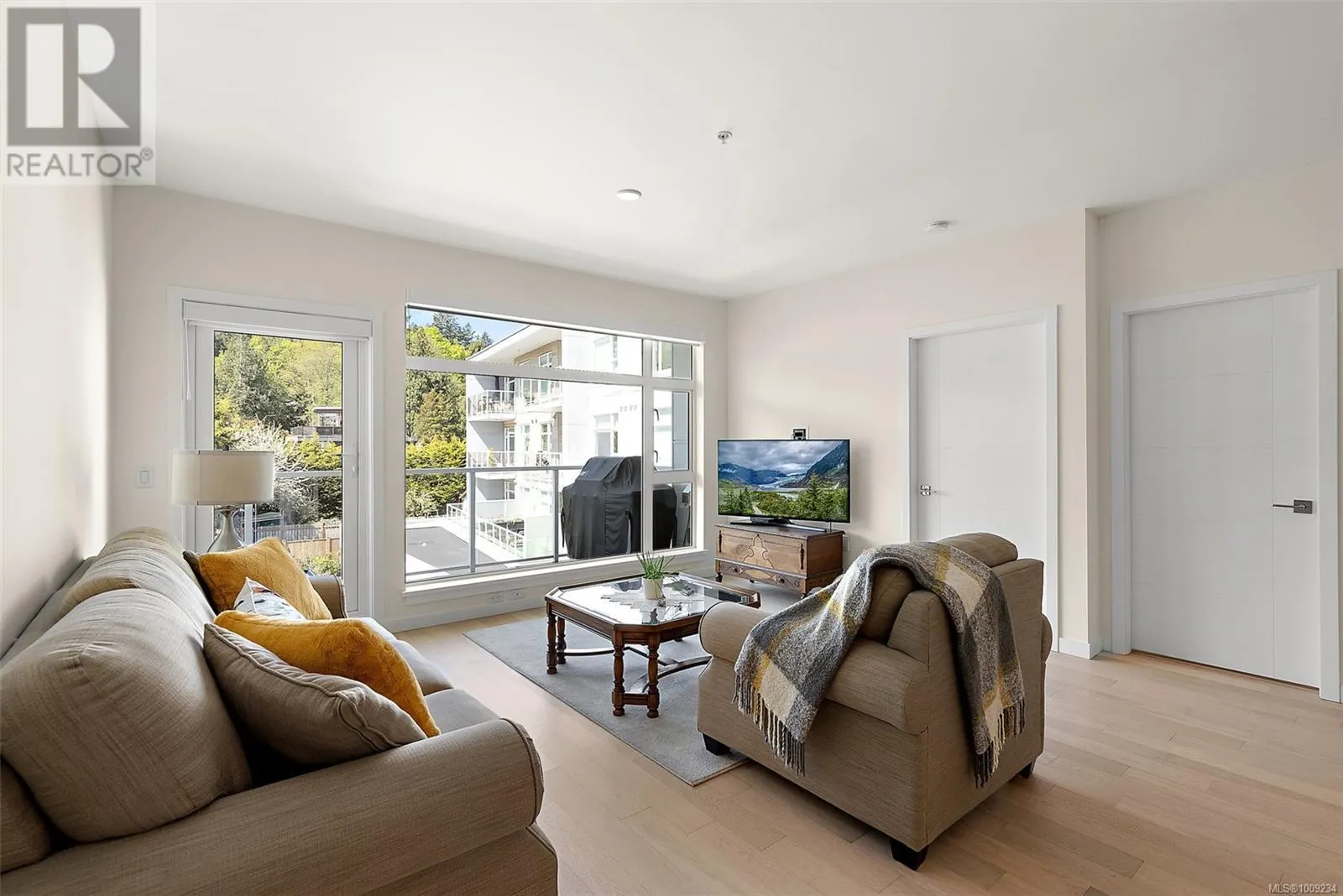 309 5120 Cordova Bay Rd