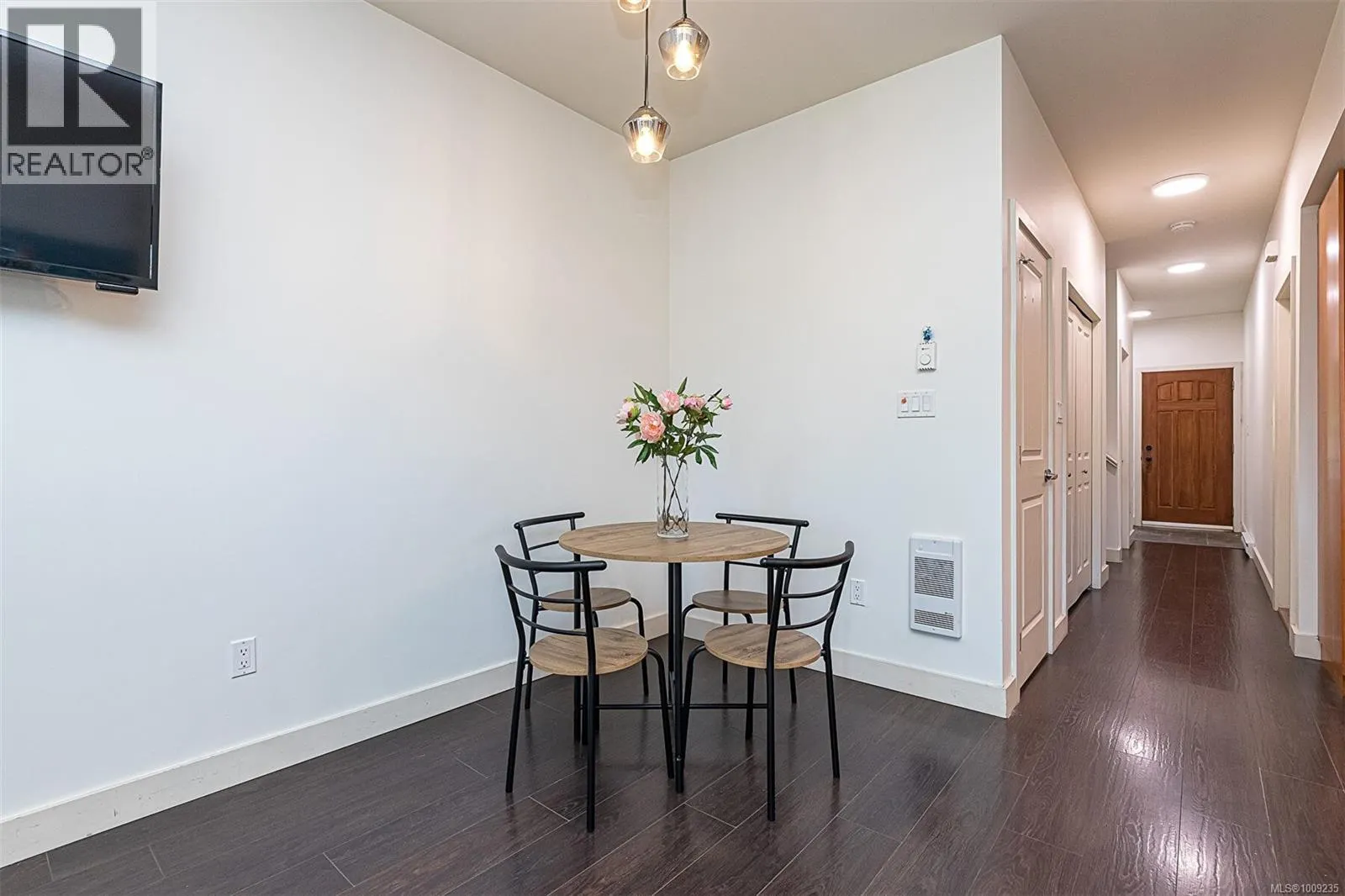 870 Brock Ave