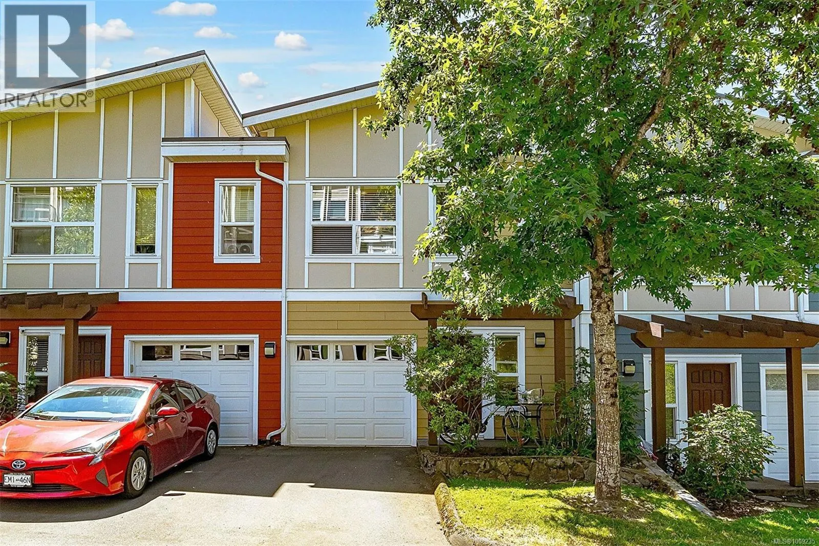 870 Brock Ave