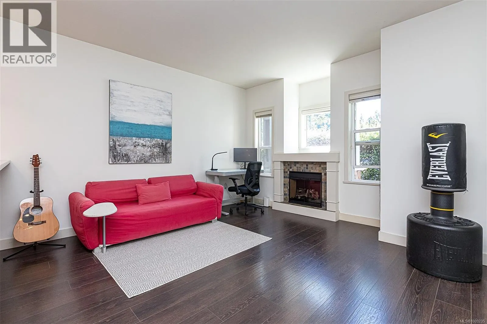 870 Brock Ave