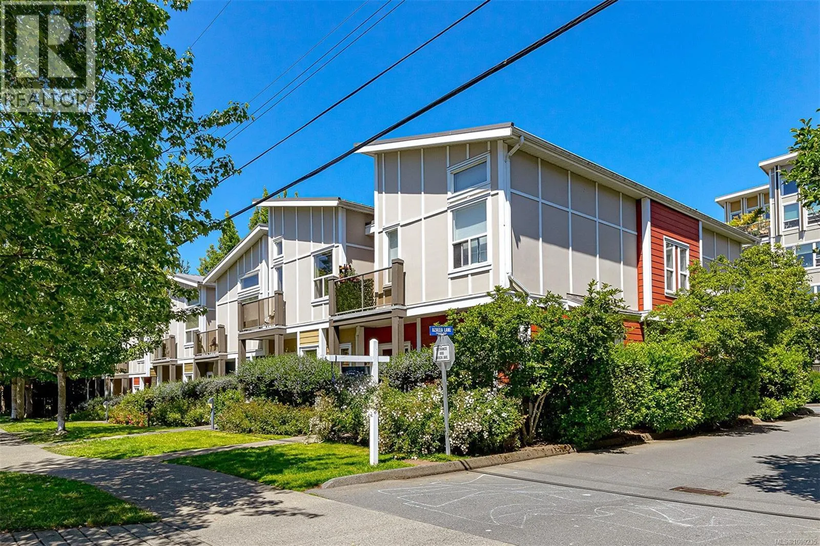 870 Brock Ave