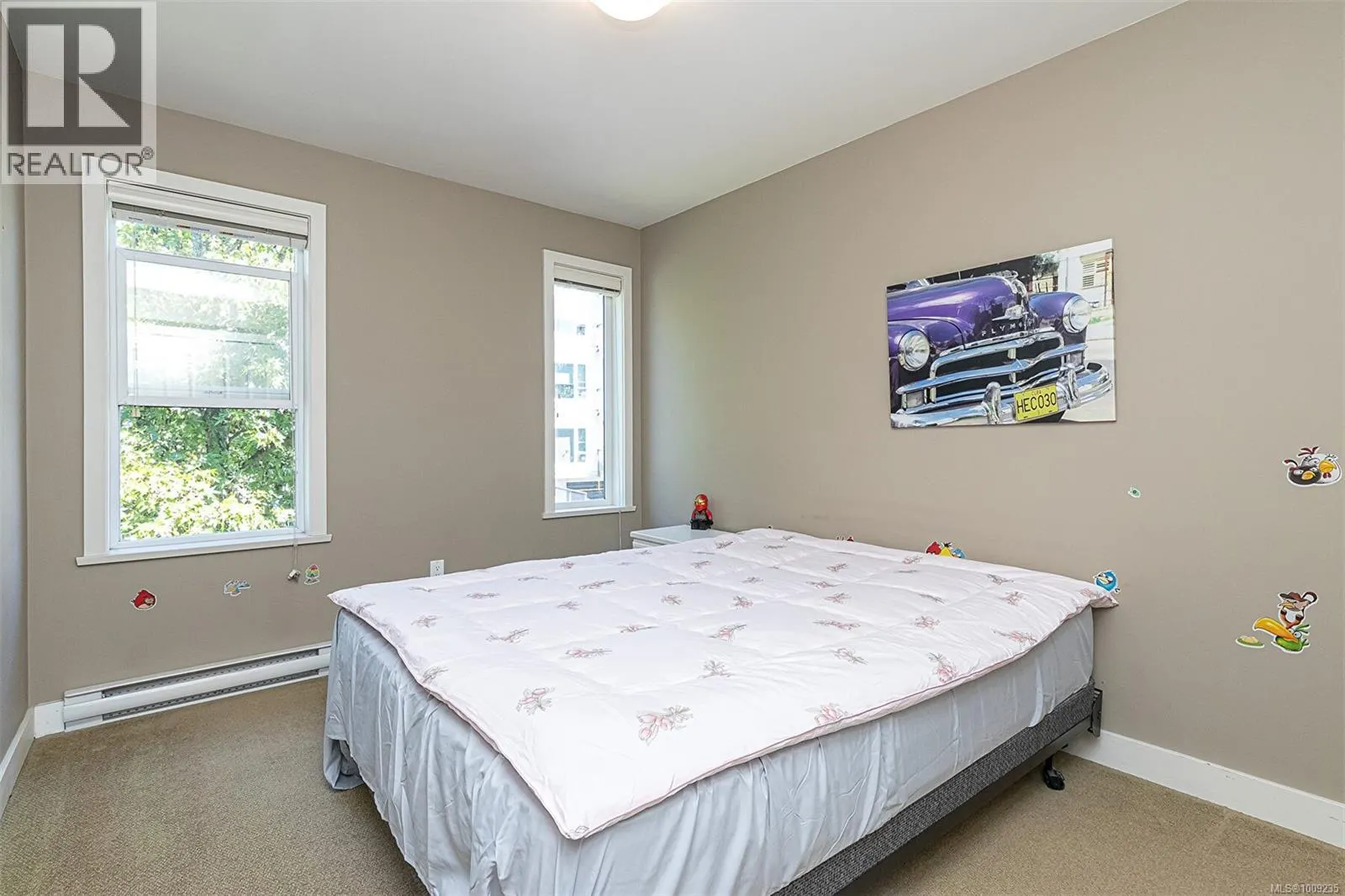 870 Brock Ave