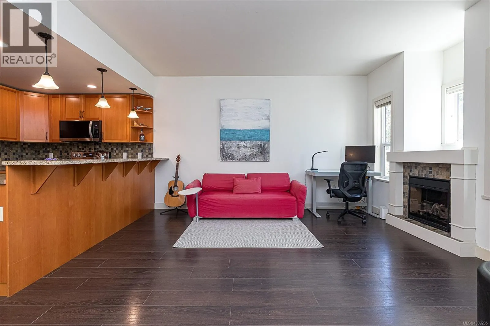 870 Brock Ave