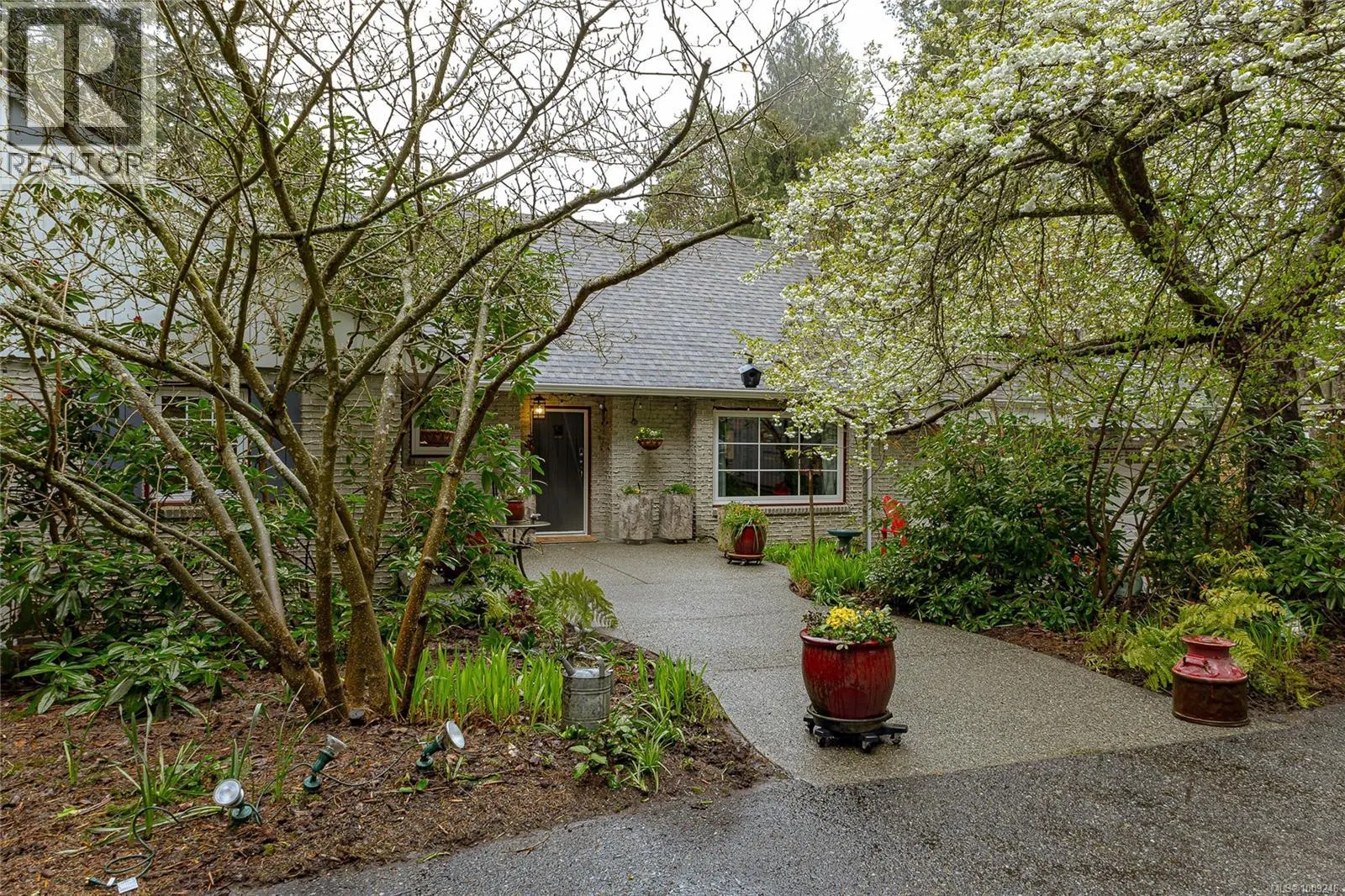 5182 Santa Clara Ave
