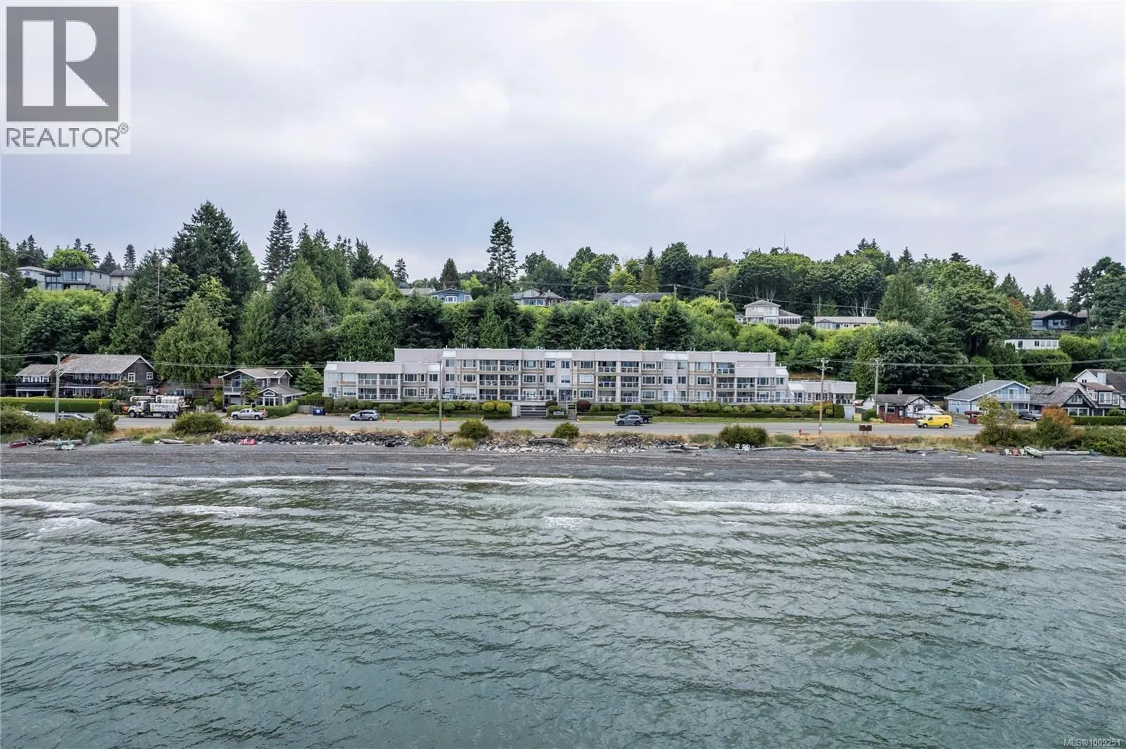 301 3156 Island Hwy W