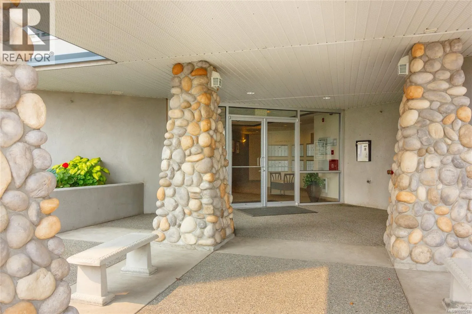 107 1633 Dufferin Cres