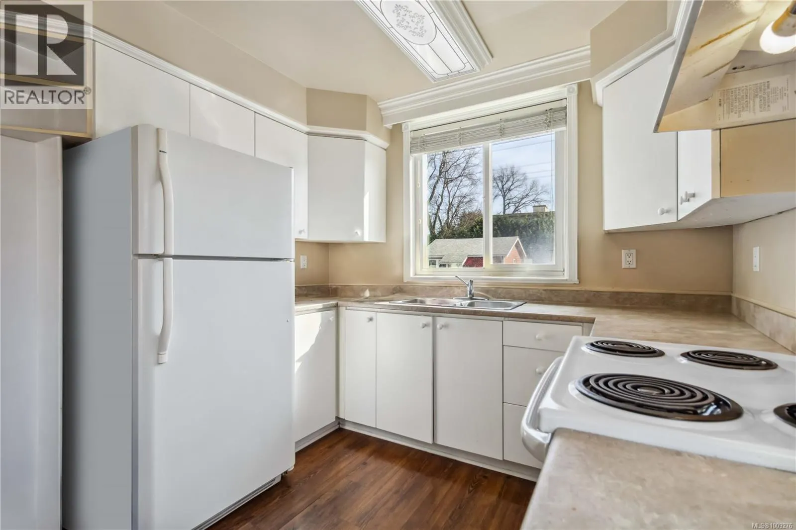 806 Old Esquimalt Rd