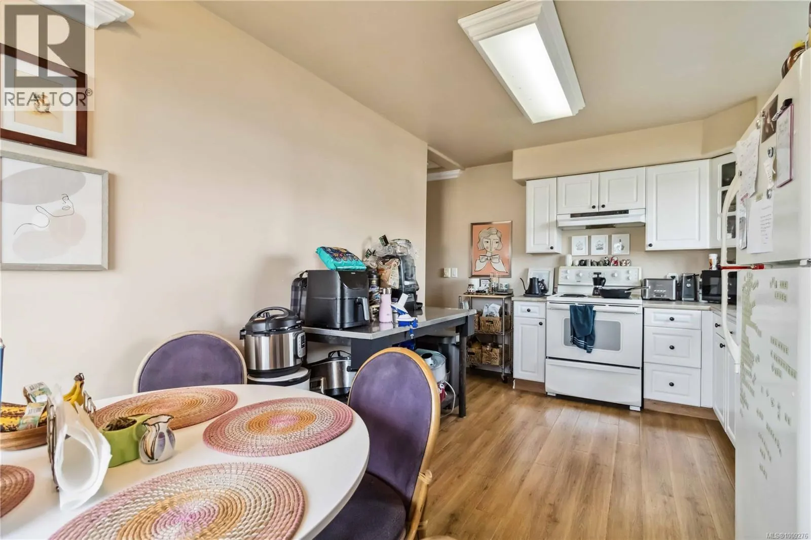 806 Old Esquimalt Rd