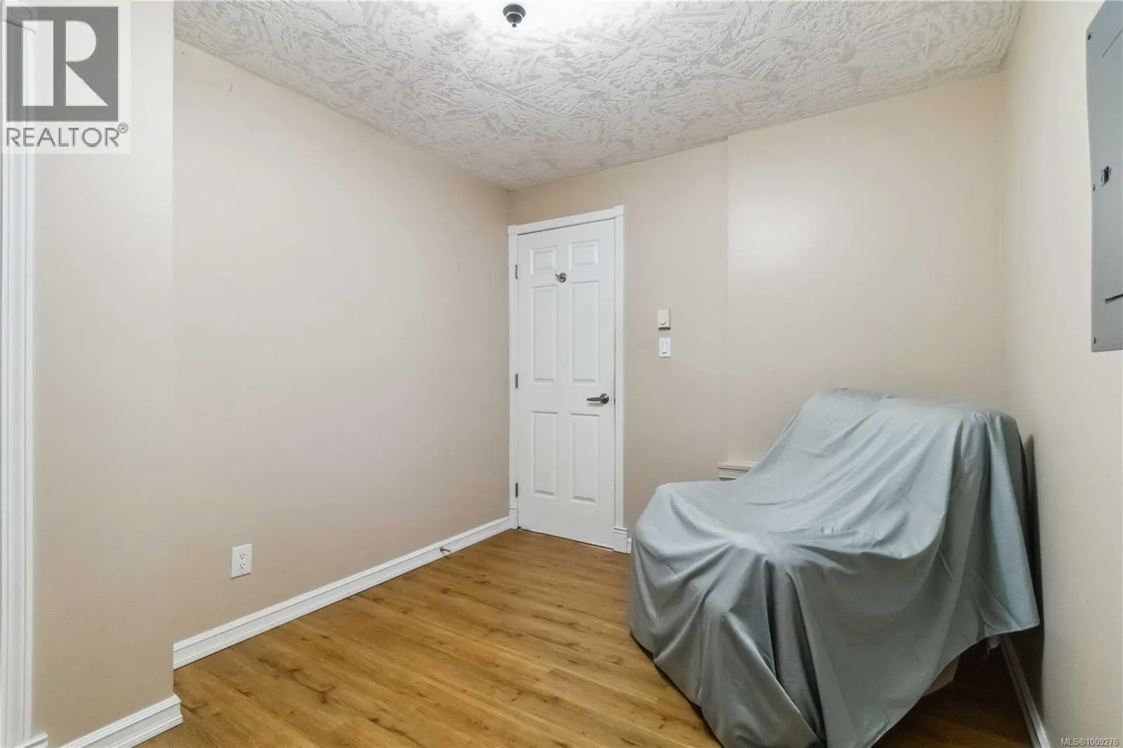 806 Old Esquimalt Rd