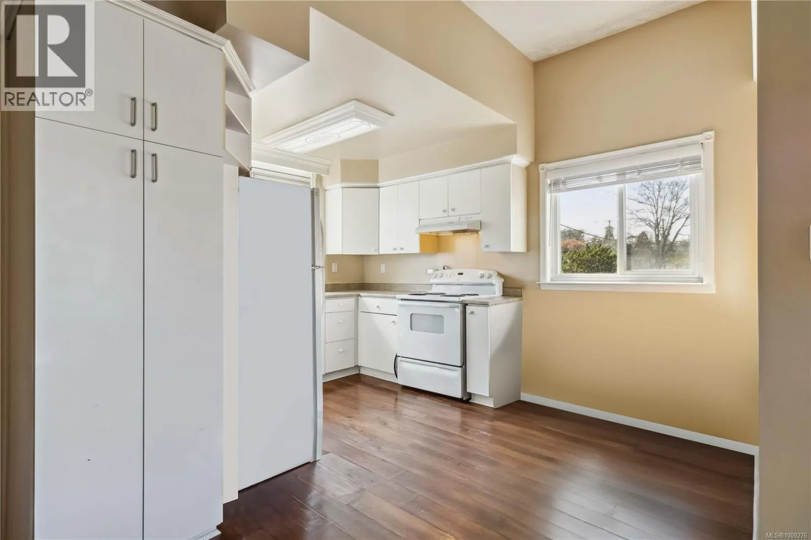 806 Old Esquimalt Rd