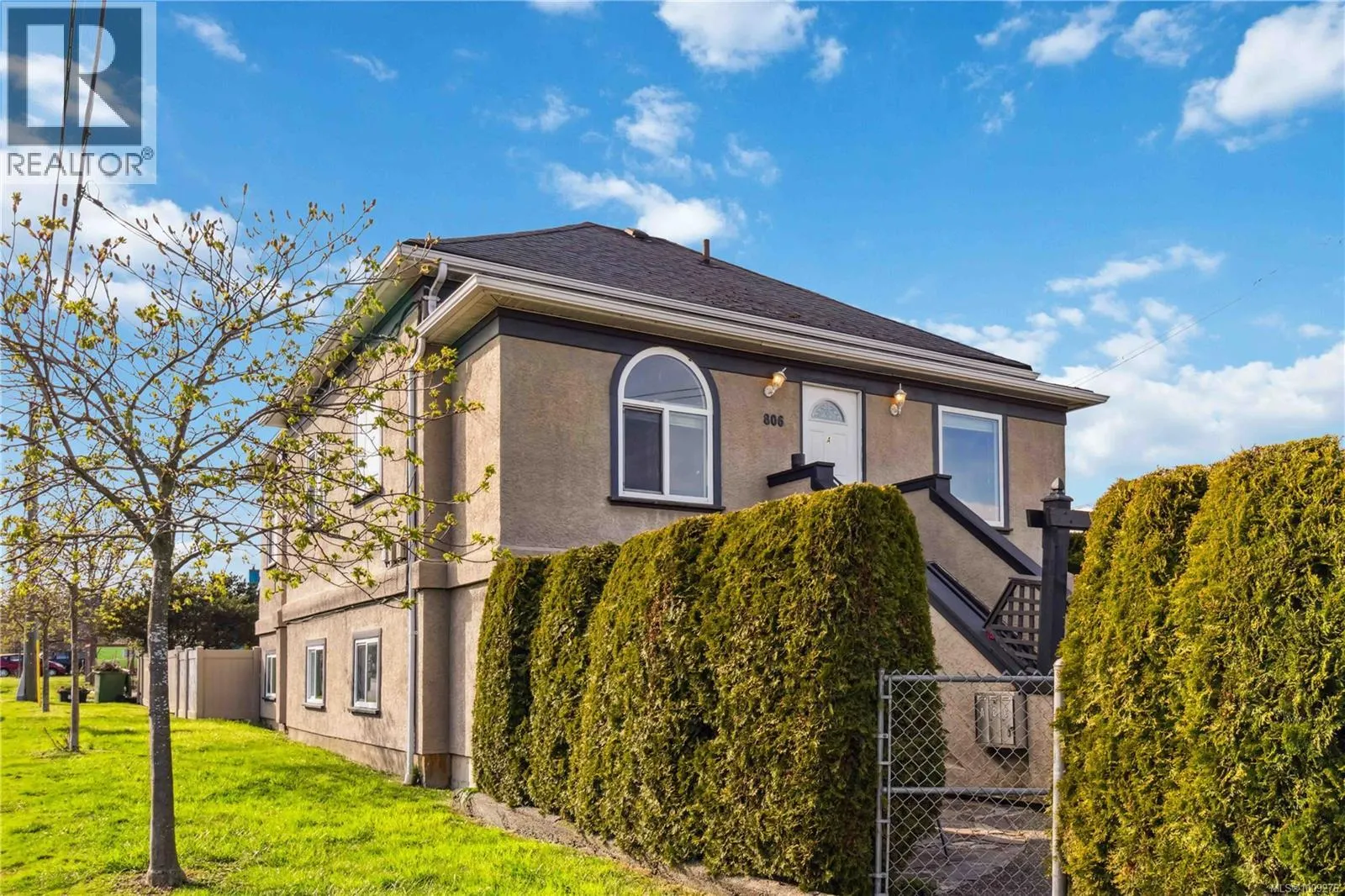 806 Old Esquimalt Rd