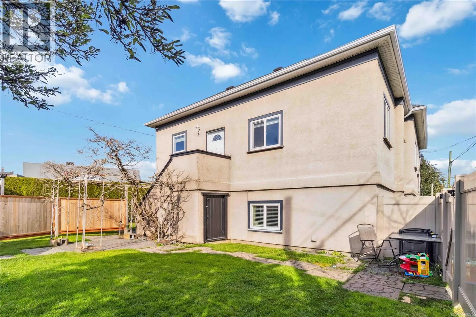 806 Old Esquimalt Rd