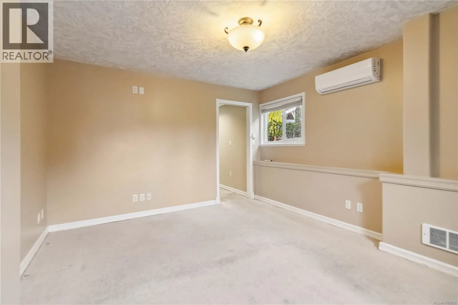 806 Old Esquimalt Rd