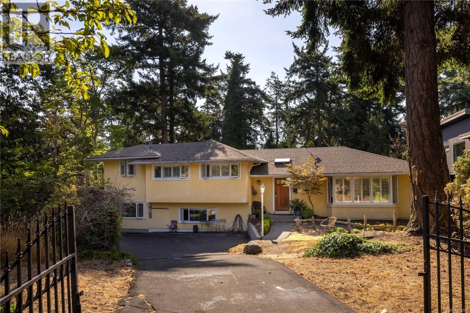 3935 Tudor Ave