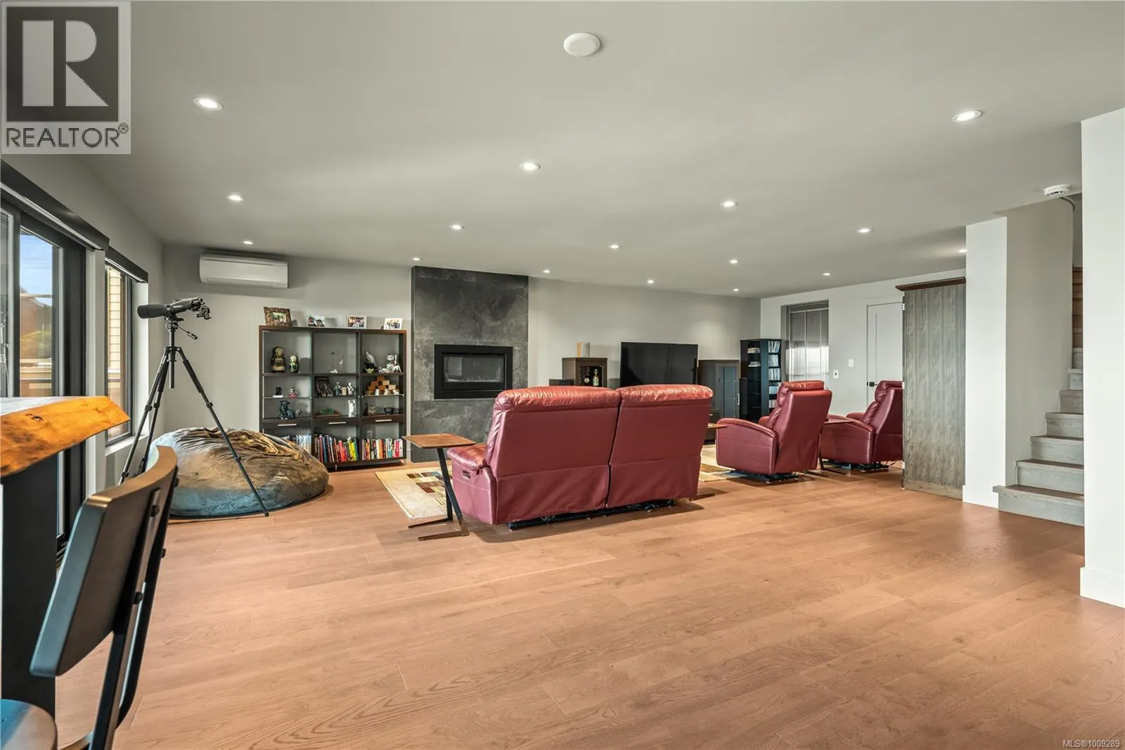 553 Marine View