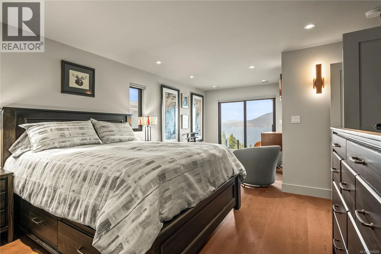 553 Marine View