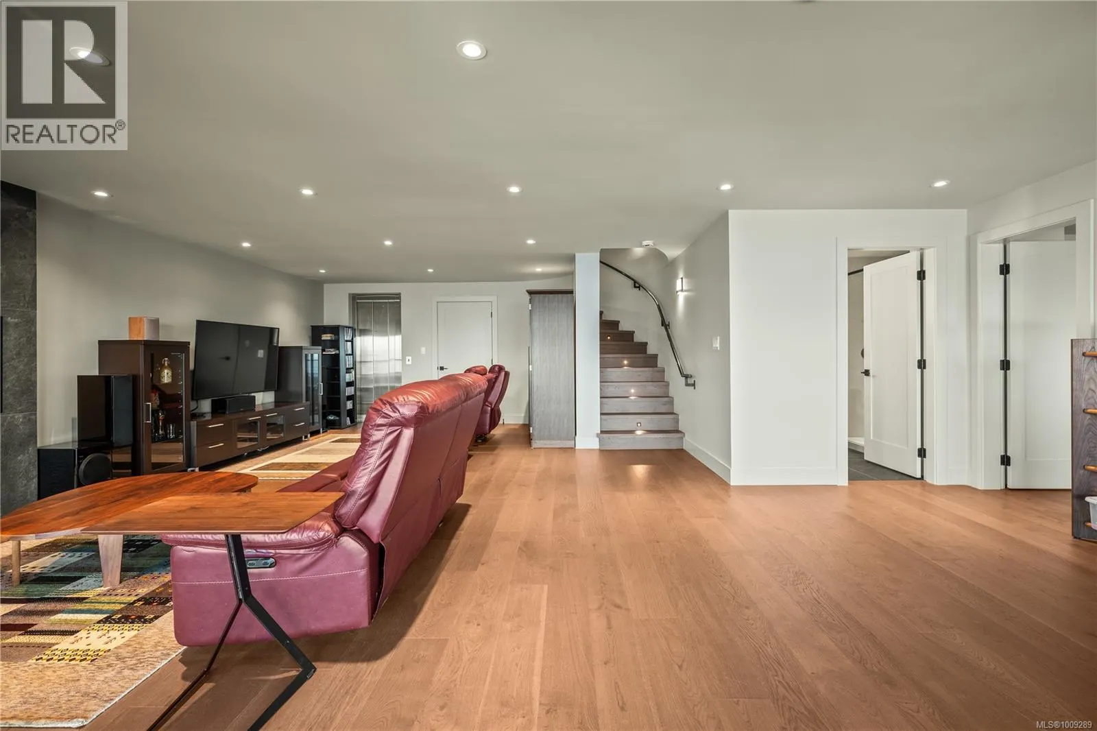 553 Marine View