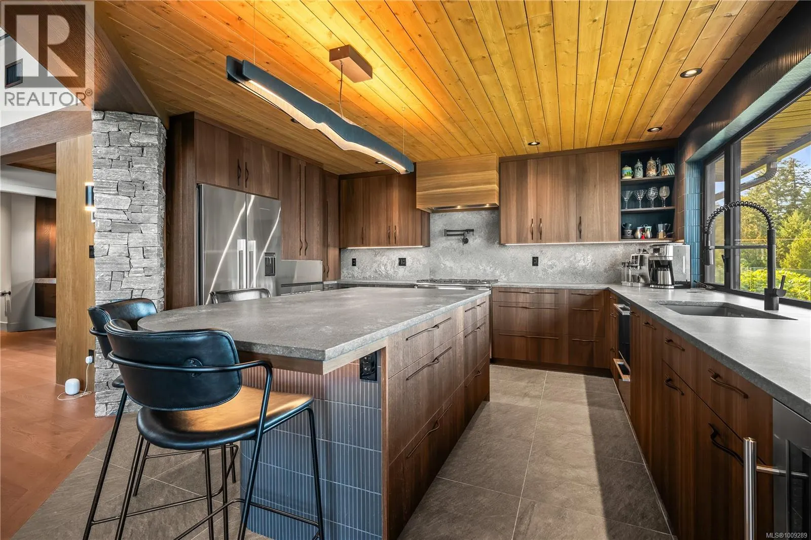 553 Marine View