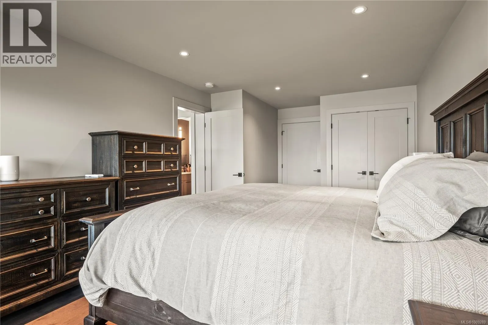 553 Marine View