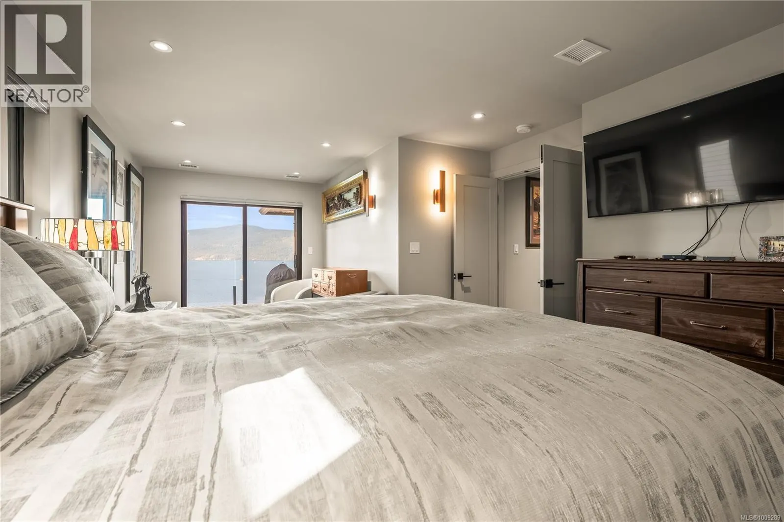 553 Marine View
